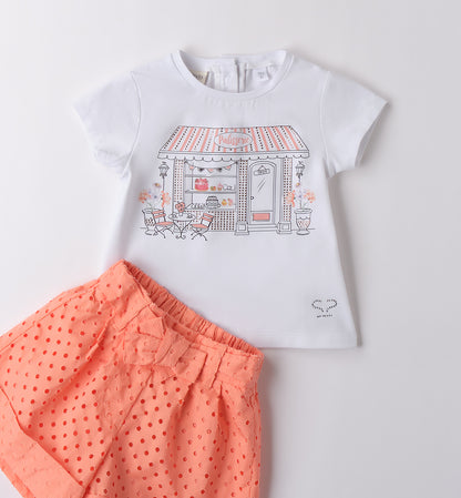 Sarabanda Set mit City-Print & Lochmuster-Shorts