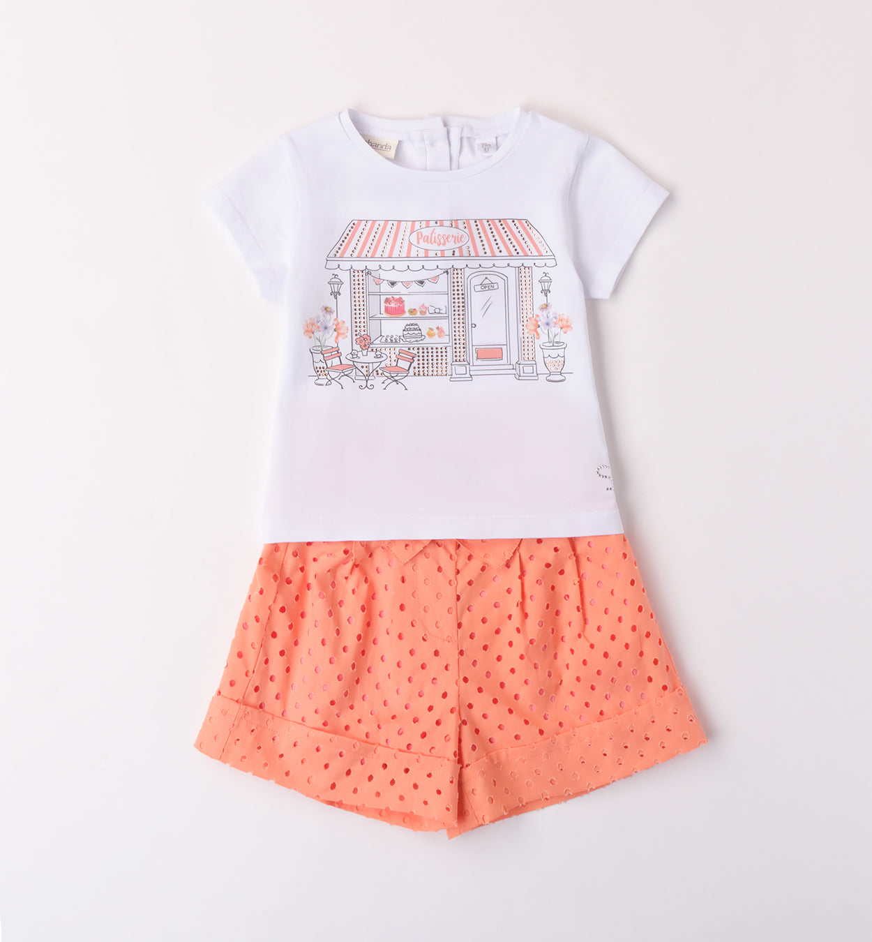 Sarabanda Set mit City-Print & Lochmuster-Shorts