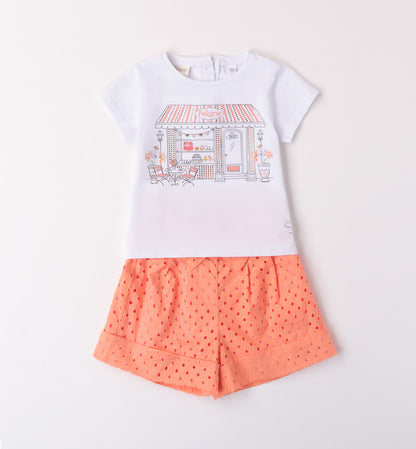 Sarabanda Set mit City-Print & Lochmuster-Shorts