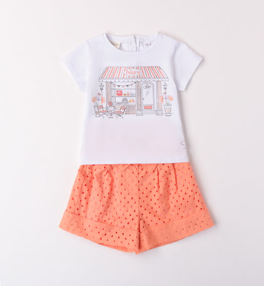 Sarabanda Set mit City-Print & Lochmuster-Shorts