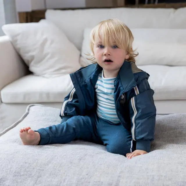 Dirkje Jacke mit Kapuze und farbigen Seitenstreifen am Ärmel - Jacke - Dirkje