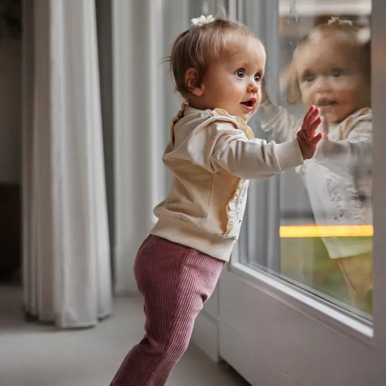 Dirkje Sweatshirt mit Rüschen & Blumen – Creme Mokkini Kindermode Sweatshirt