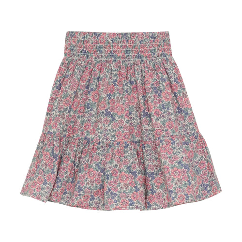 En Fant Rock mit floralem Muster – leichter Sommerlook