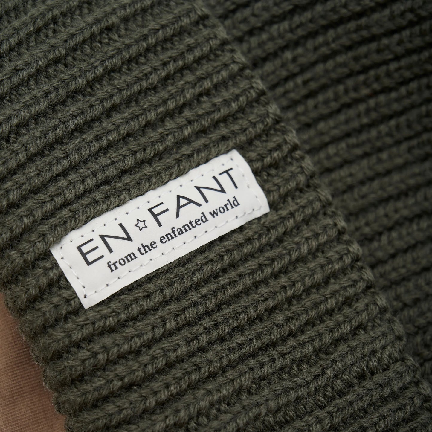 Enfant Strickmütze in Dunkelgrün – Unisex-Design Mokkini Kindermode Gesperrt