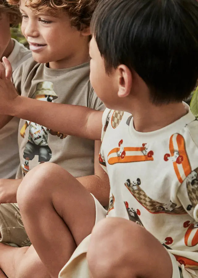 Mayoral T-Shirt mit lebendigem Skateboard-Motiv Mokkini Kindermode T-Shirt