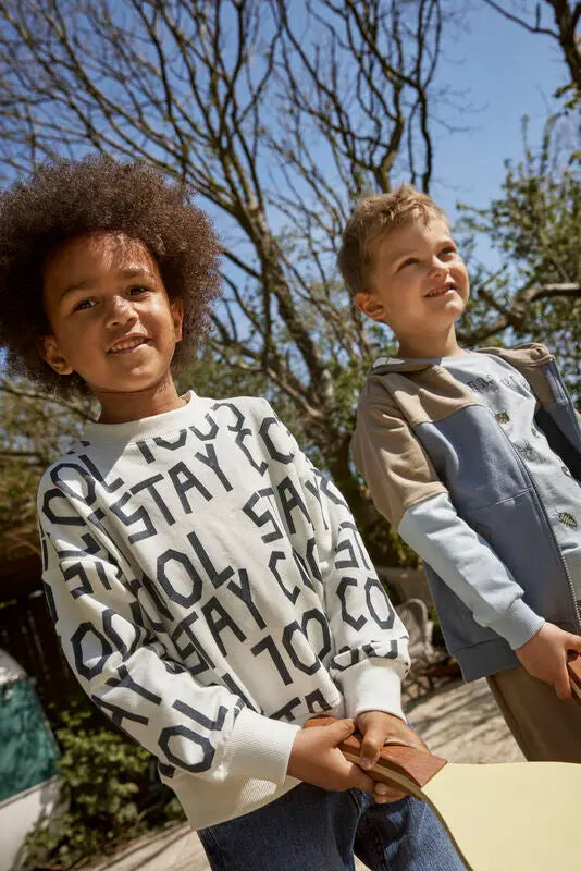 Minymo Jungen Sweatshirt | "Stay Cool"-Print & Weiß Mokkini Kindermode Sweatshirt