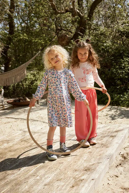 Minymo Kleid mit Blumenmuster und Rüschenkragen Mokkini Kindermode Kleid