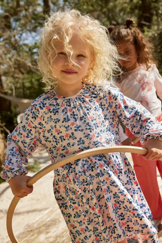 Minymo Kleid mit Blumenmuster und Rüschenkragen Mokkini Kindermode Kleid