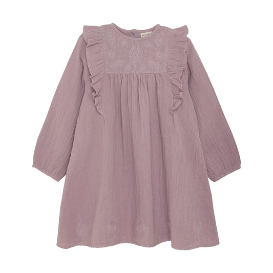 Minymo Kleid mit Rüschen und Stickereien in Flieder Mokkini Kindermode Gesperrt