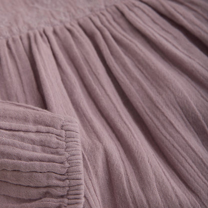 Minymo Kleid mit Rüschen und Stickereien in Flieder Mokkini Kindermode Gesperrt