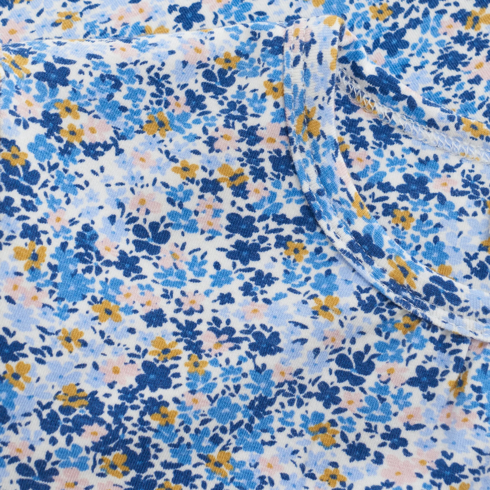 Minymo Langarmbluse mit floralen Mustern in Blau und Gelb Mokkini Kindermode Gesperrt