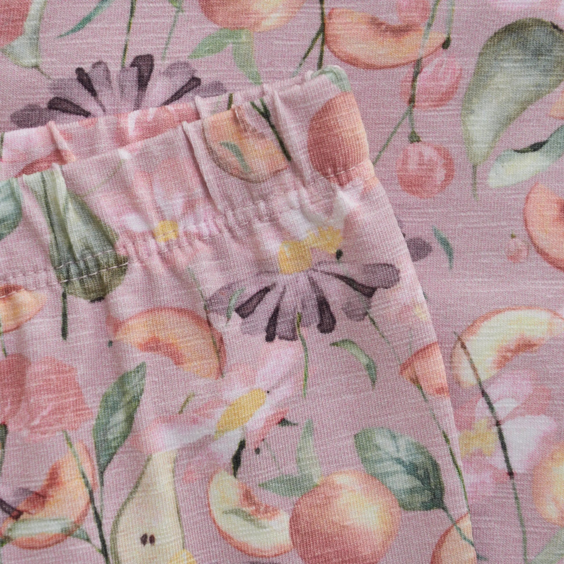 Minymo Leggings mit Obst- und Blumenprint Mokkini Kindermode Gesperrt