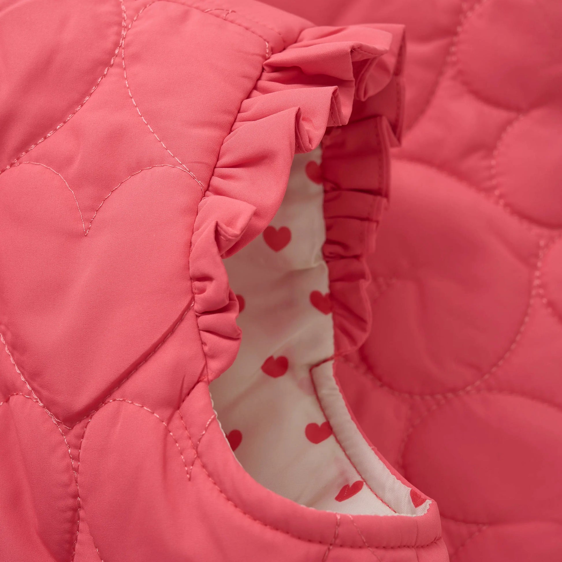 Minymo Mädchen Steppweste in Pink mit Herz-Quiltmuster Mokkini Kindermode Gesperrt