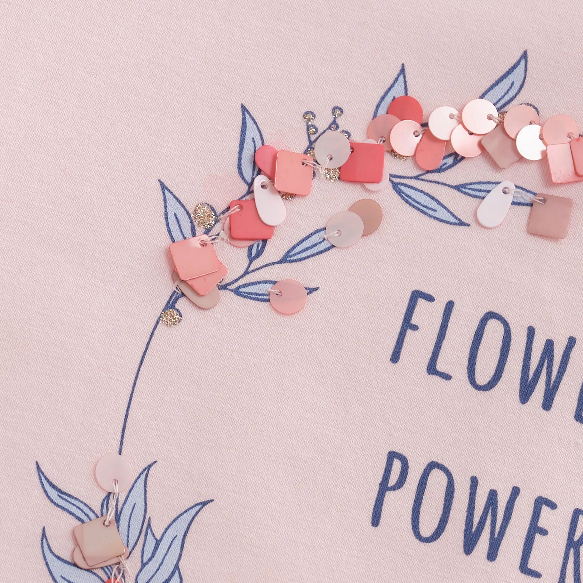 Minymo T-Shirt mit Blumenmotiv und "Flower Power Pretty" Print Mokkini Kindermode Gesperrt