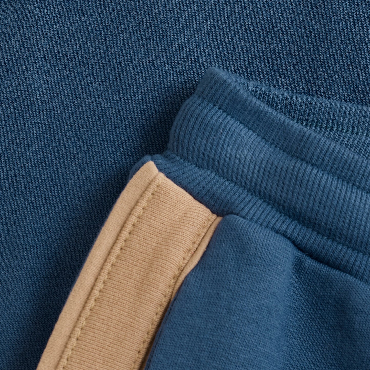 Noppies Jogginghose in Blau & Beige – sportlich & bequem Mokkini Kindermode Jogginghose